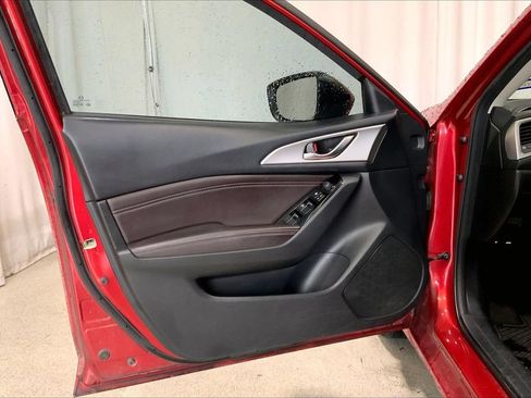 Used 2018 MAZDA MAZDA3 Touring FWD image 21