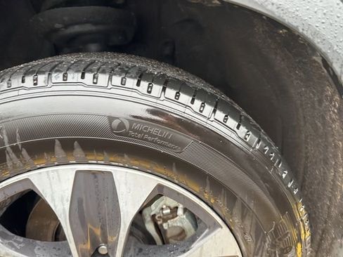 Used 2023 Toyota Highlander XLE image 19