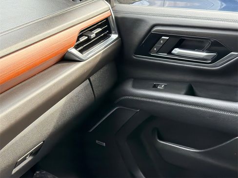 Used 2025 GMC Yukon Denali w/ Denali Reserve Package image 39