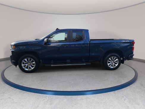 Used 2019 Chevrolet Silverado 1500 Custom w/ Custom Value Package AWD/4WD image 8