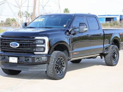 Used 2025 Ford F250 Platinum image 3