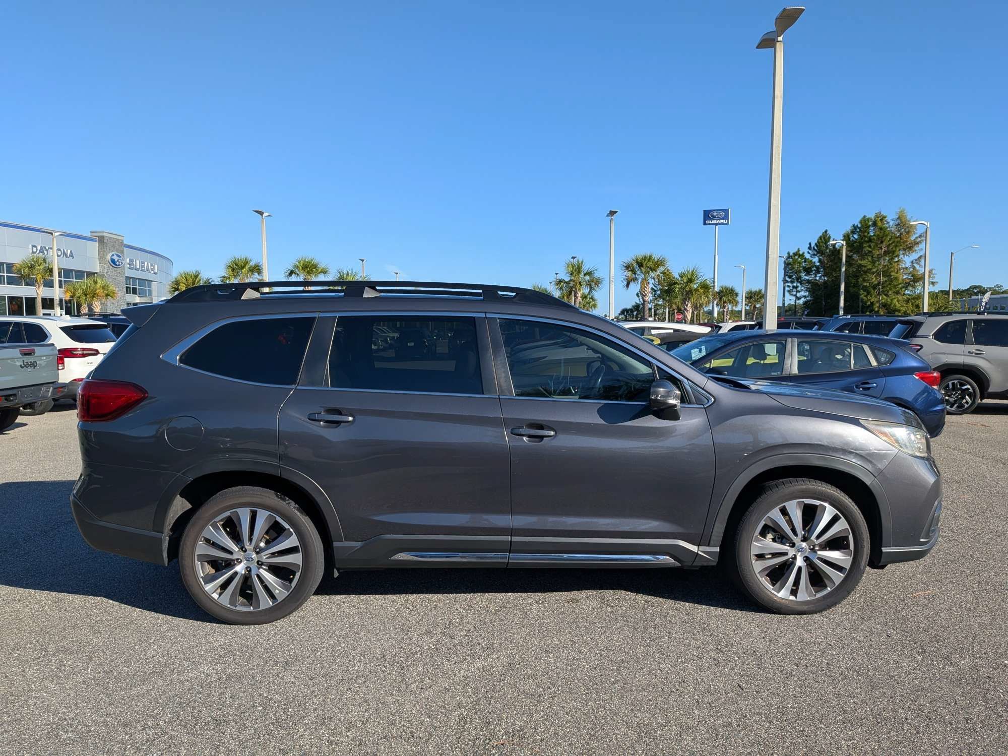 Used 2022 Subaru Ascent Limited w/ Technology Package AWD/4WD image 3