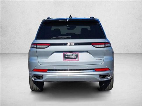 New 2025 Jeep Grand Cherokee Summit image 8