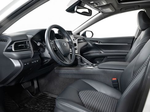 Used 2021 Toyota Camry SE image 13