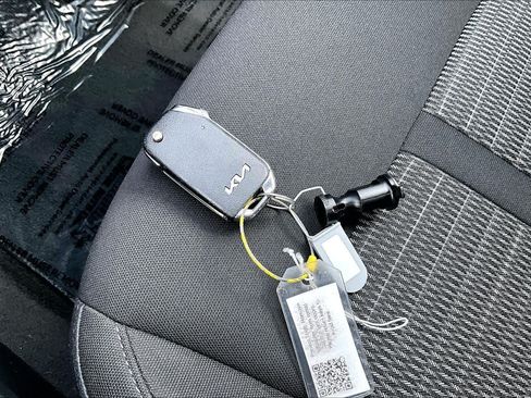 Used 2023 Kia Sorento LX FWD image 14