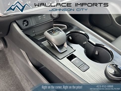 Used 2025 Nissan Rogue SL AWD/4WD image 16
