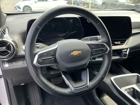 Used 2025 Chevrolet Equinox LT image 28