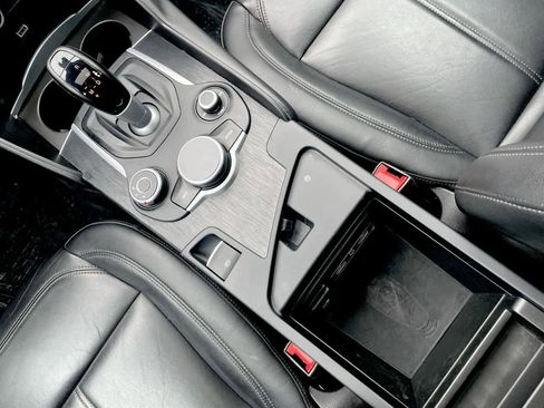Used 2019 Alfa Romeo Giulia image 25