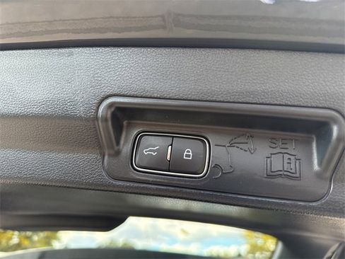 Used 2022 Ford Explorer XLT w/ Equipment Group 202A image 27