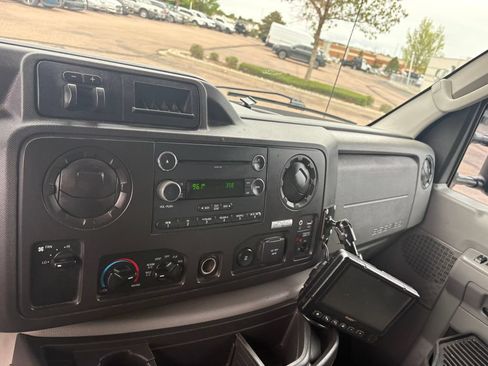 Used 2016 Ford E-450 and Econoline 450 Super Duty RWD image 17