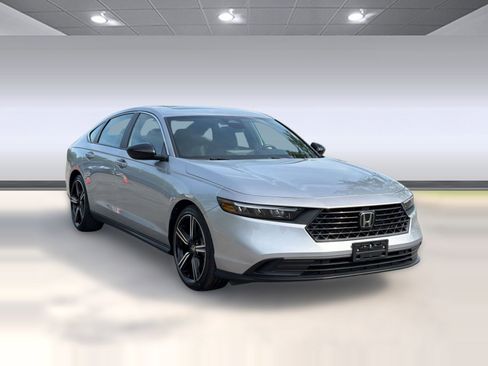 Used 2024 Honda Accord Sport image 7