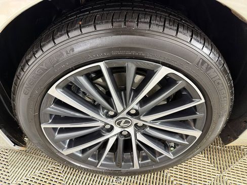 Used 2025 Lexus ES 300h w/ Premium Package image 12