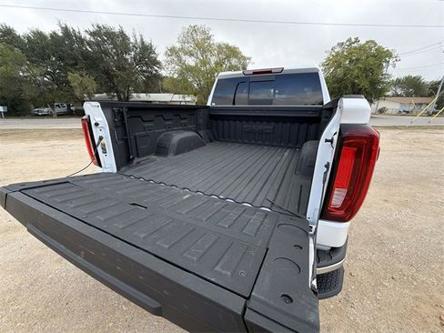 Certified 2025 GMC Sierra 1500 SLT image 25