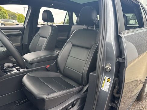 Used 2022 Volkswagen Atlas Cross Sport SE w/ Panoramic Sunroof Package image 19