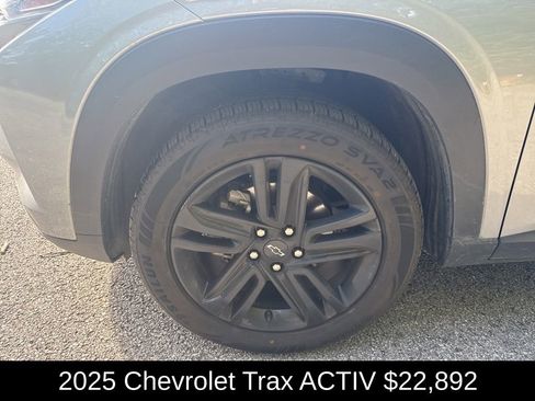 Used 2025 Chevrolet Trax ACTIV w/ Sunroof Package FWD image 9