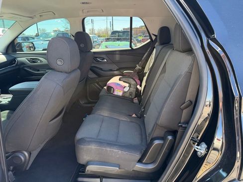Used 2021 Chevrolet Traverse LS image 10