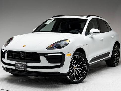 Certified 2026 Porsche Macan AWD/4WD image 1