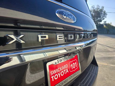Used 2023 Ford Expedition Limited image 16