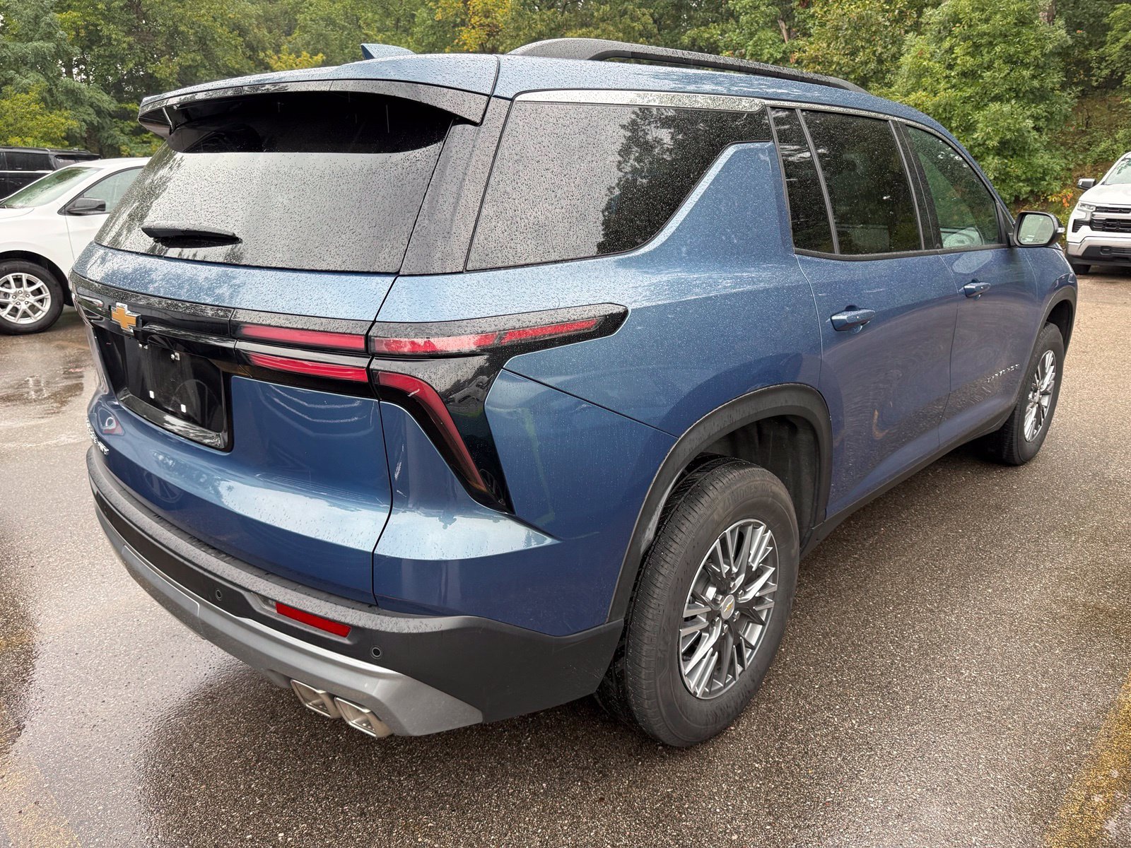 Used 2026 Chevrolet Traverse LT AWD/4WD image 2