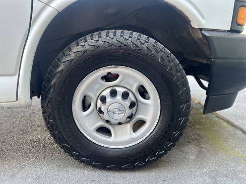 Used 2019 Chevrolet Express 3500 w/ Driver Convenience Package image 25