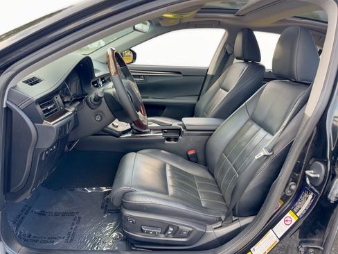 Used 2018 Lexus ES 350 w/ Ultra Luxury Package FWD image 5