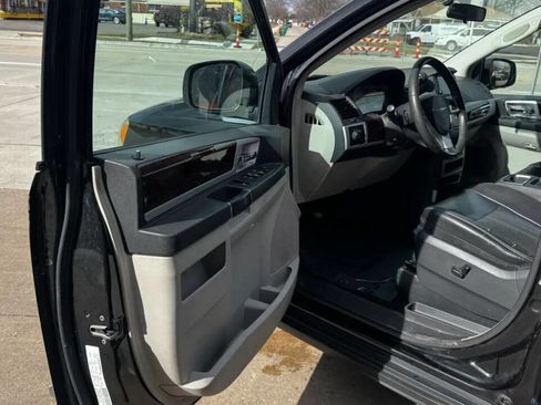 Used 2010 Chrysler Town & Country Touring Plus image 10