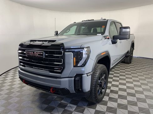 Used 2024 GMC Sierra 2500 AT4 w/ AT4 Premium Plus Package image 5