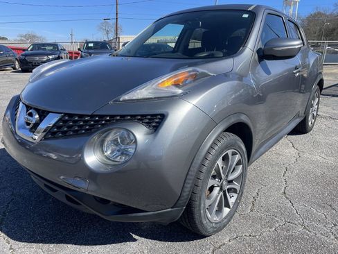Used 2017 Nissan Juke SV image 1