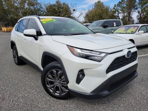 Used 2022 Toyota RAV4 XLE Premium image 8