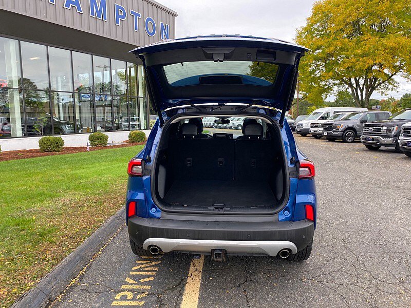 Used 2023 Ford Escape Platinum w/ Class II Trailer Tow Package AWD/4WD image 9