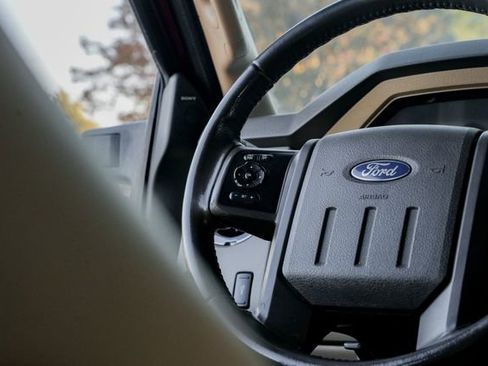 Used 2014 Ford F350 Lariat w/ Chrome Package image 46