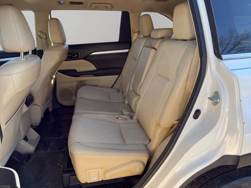 Used 2015 Toyota Highlander Plus FWD image 13