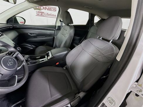 Certified 2024 Hyundai Tucson SE image 25