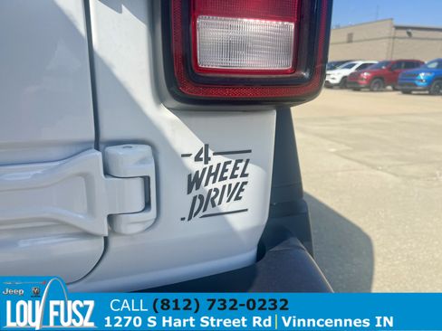 Used 2026 Jeep Wrangler Sport AWD/4WD image 7