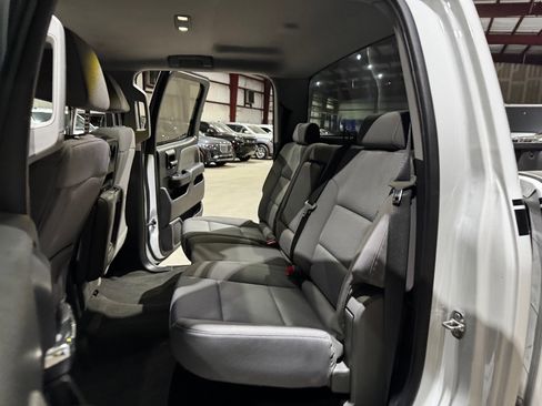 Used 2018 Chevrolet Silverado 1500 Custom w/ Custom Value Package image 18