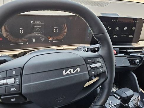 New 2026 Kia Sportage LX FWD image 16