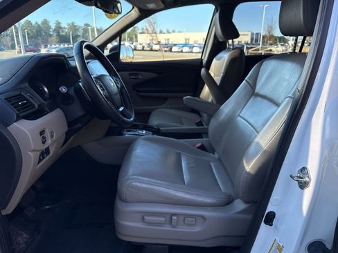 Used 2018 Honda Pilot Touring image 13