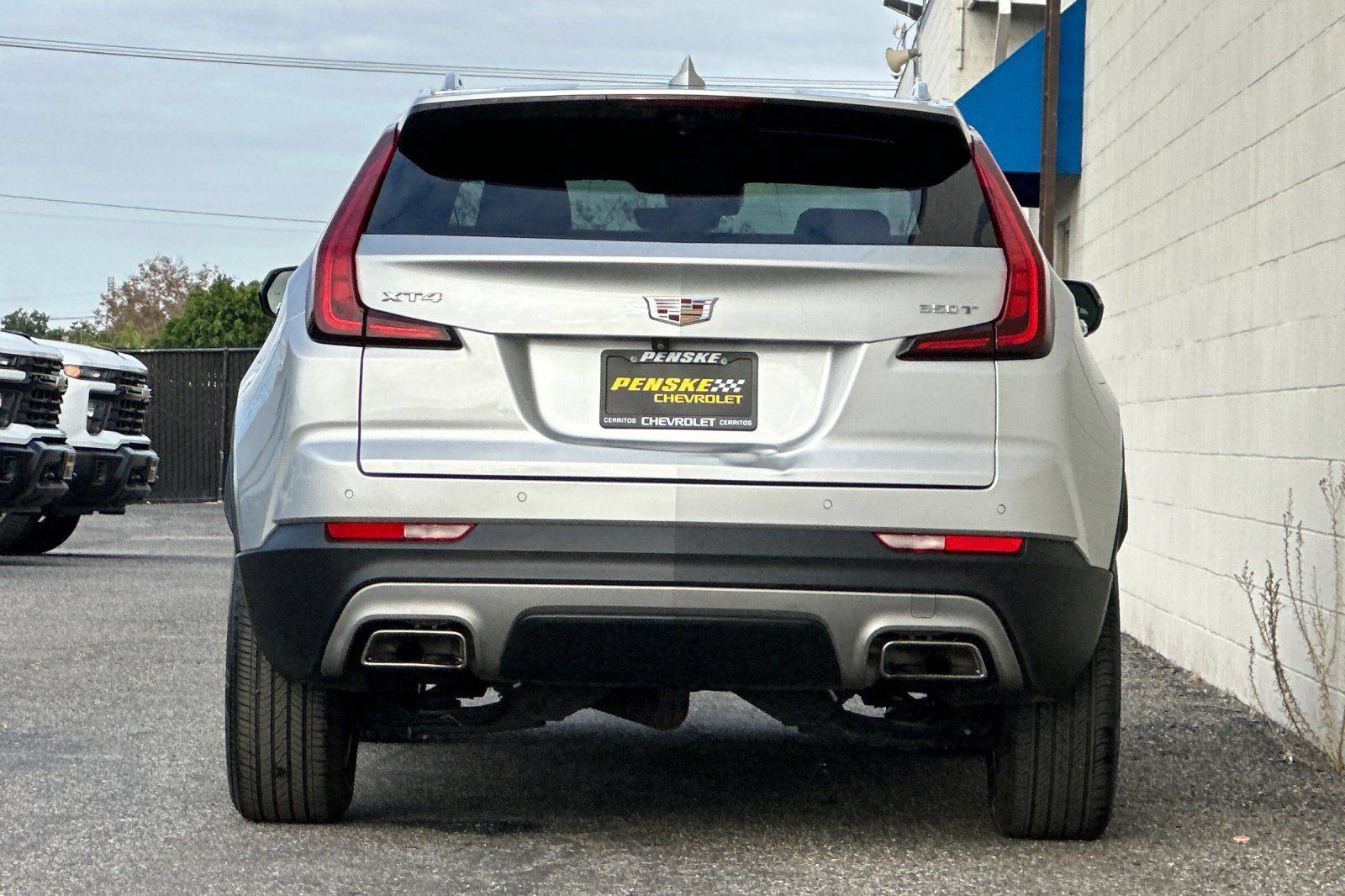 Used 2022 Cadillac XT4 Premium Luxury w/ Enhanced Visibility Package FWD image 5