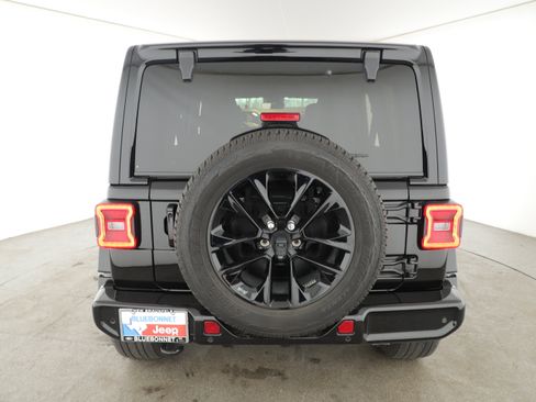 Used 2021 Jeep Wrangler Unlimited Sahara image 4