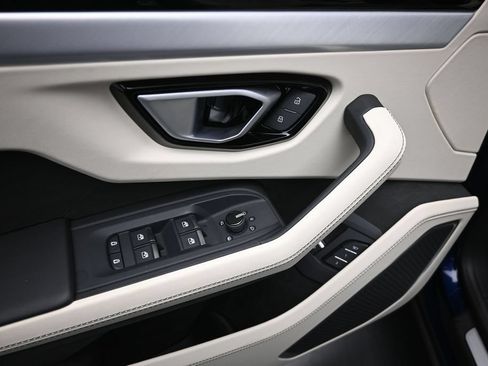Used 2026 Lamborghini Urus SE AWD/4WD image 9