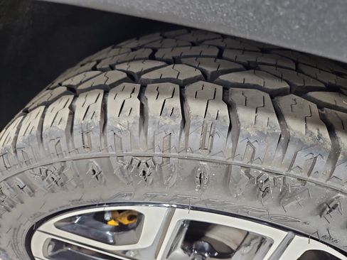 Used 2023 Rivian R1S Adventure AWD/4WD image 34