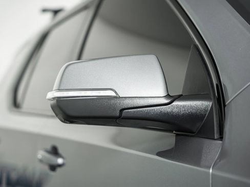 Used 2023 Chevrolet Traverse RS image 16