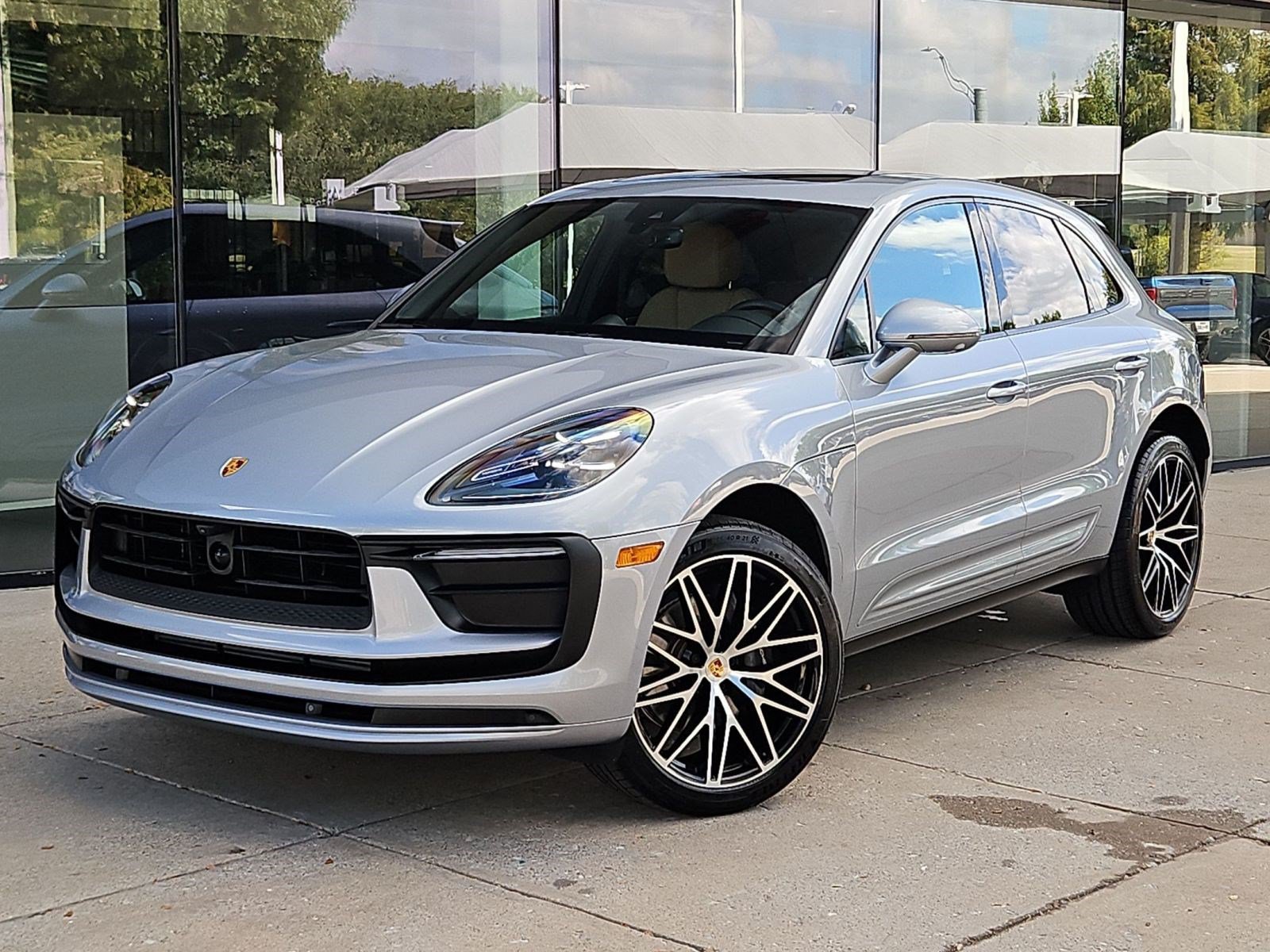 Certified 2026 Porsche Macan AWD/4WD image 1