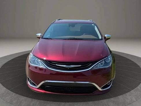 Used 2018 Chrysler Pacifica Limited w/ Advanced Safetytec Group FWD image 2