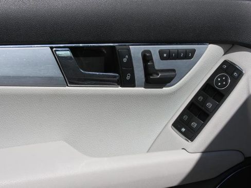 Used 2009 Mercedes-Benz C 300 4MATIC Sedan image 22