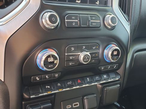 Used 2021 GMC Sierra 1500 SLT w/ SLT Premium Package AWD/4WD image 18