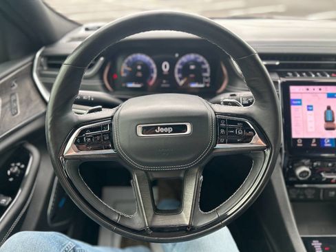 Used 2021 Jeep Grand Cherokee L Overland w/ Advanced Protech Group III image 12