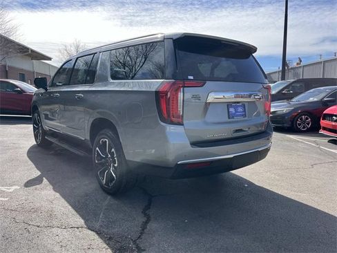 Used 2023 GMC Yukon XL SLT image 5
