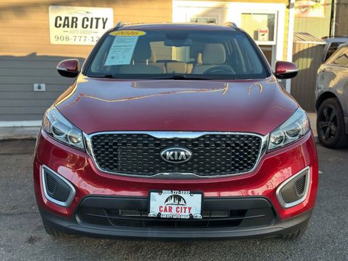 Used 2016 Kia Sorento LX w/ LX Convenience Package image 2