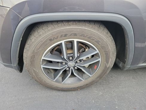 Used 2017 Jeep Grand Cherokee Trailhawk image 5